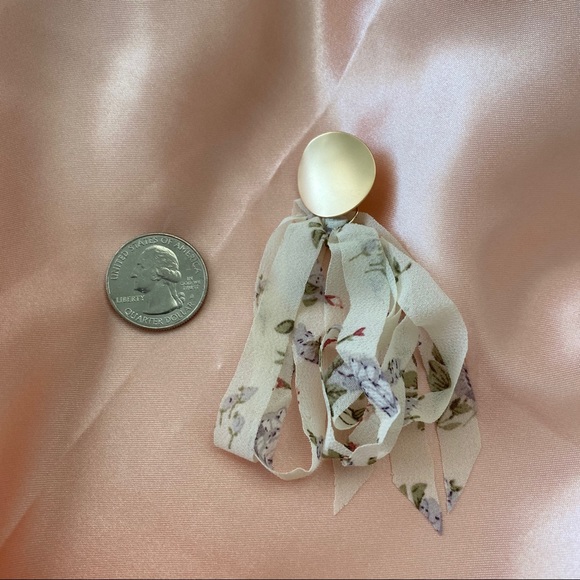 💕LAST ONE Floral Ribbon Metal Stud - Picture 9 of 9